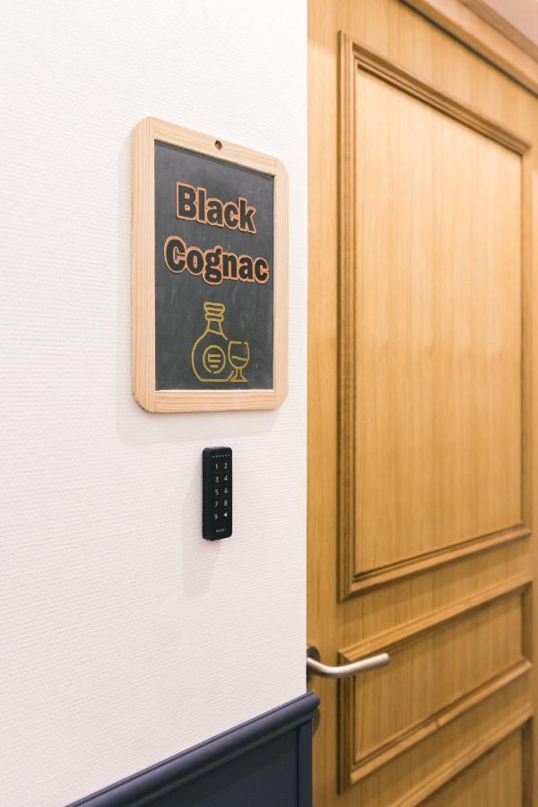 Black Cognac Joigny Exteriér fotografie